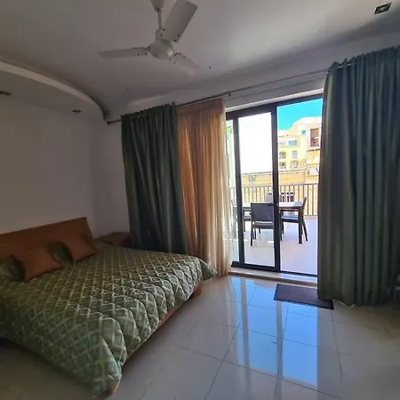2 Bedroom Seafront Duplex Penthouse In The Heart Of Spinola Bay Appartement San Ġiljan
