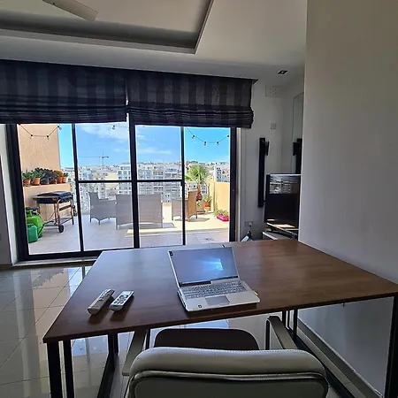 2 Bedroom Seafront Duplex Penthouse In The Heart Of Spinola Bay Appartement *