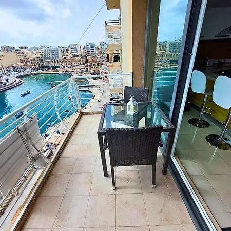 2 Bedroom Seafront Duplex Penthouse In The Heart Of Spinola Bay Appartement San Ġiljan
